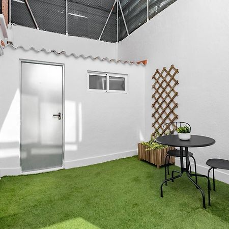 Cozy 2 Bedroom Apartment With Patio Мадрид Екстериор снимка
