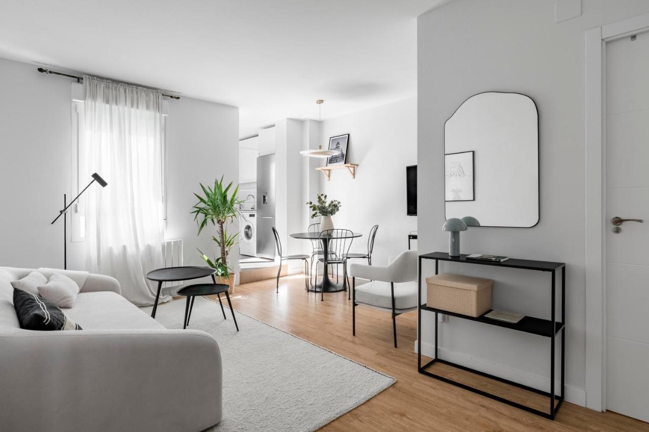 Cozy 2 Bedroom Apartment With Patio Мадрид Екстериор снимка